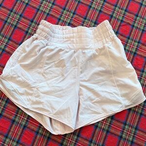 Lululemon Hotty Hot 2.5 Shorts light pink size 0